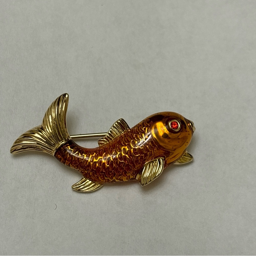 SWAROVSKI GOLD TONE RHINESTONE TROPICAL KOI FISH PIN BROOCH Vintage - Picture 1 of 4